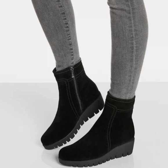 La Canadienne Women’s TOKEN Suede Waterproof Wedge Bootie – Black – Size 6 - Picture 7 of 10